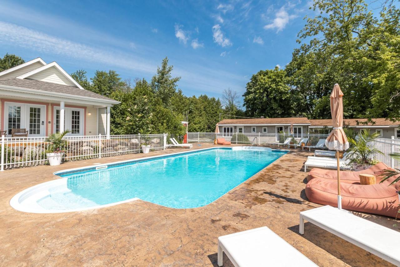 Hotel Le Rosay Venise-en-Québec エクステリア 写真